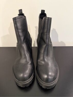 Urban Outfitters Black Chunky Chelsea Boots